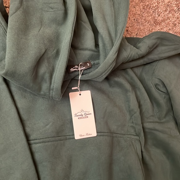 Oversized Sweatshirt - Picture 2 of 4